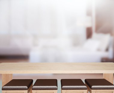 Masa üstü ve bulanıklık arka planda yatak odası