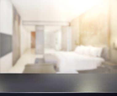 Masa üstü ve bulanıklık arka planda yatak odası