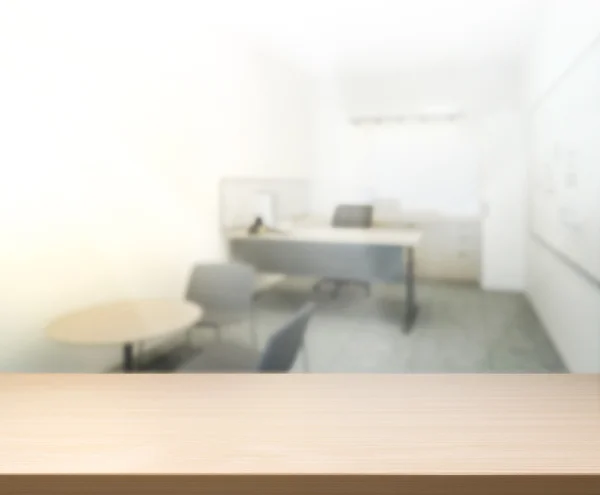 Tischplatte und verschwimmen Büro des Hintergrunds — Stockfoto
