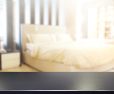 Masa üstü ve bulanıklık arka planda yatak odası