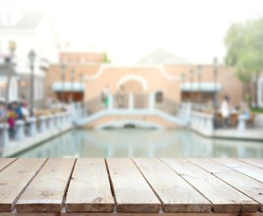 Top masa ve bina, arka plan bulanıklık