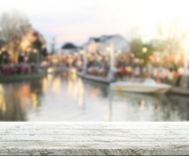 Top masa ve bina, arka plan bulanıklık