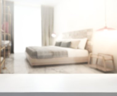 Masa üstü ve bulanıklık arka planda yatak odası