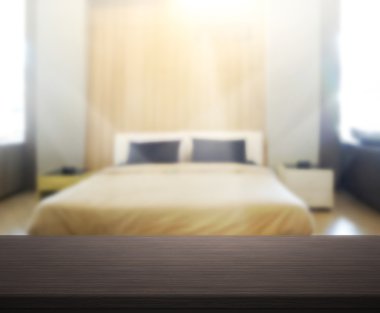 Masa üstü ve bulanıklık arka planda yatak odası