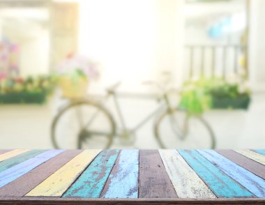 Top masa ve bina, arka plan bulanıklık