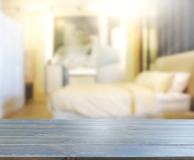 Masa üstü ve bulanıklık arka planda yatak odası