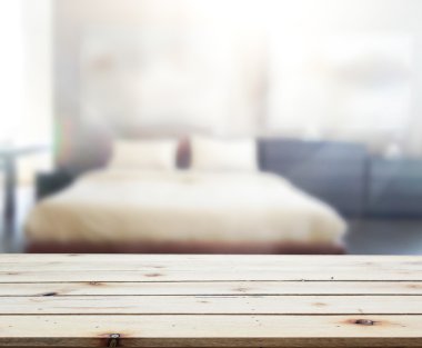 Masa üstü ve bulanıklık arka planda yatak odası