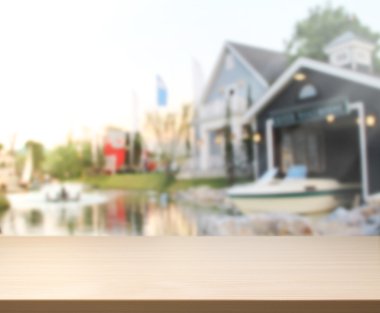 Top masa ve bina, arka plan bulanıklık