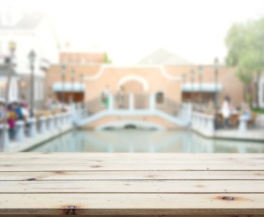 Top masa ve bina, arka plan bulanıklık