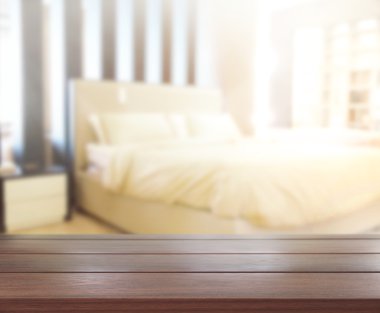 Masa üstü ve bulanıklık arka planda yatak odası