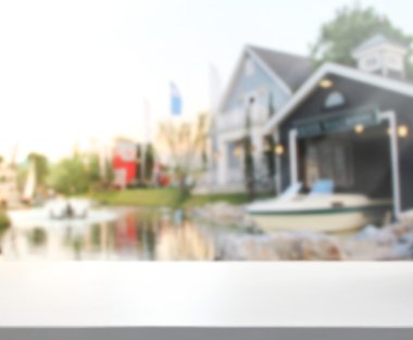 Top masa ve bina, arka plan bulanıklık