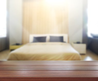 Masa üstü ve bulanıklık arka planda yatak odası