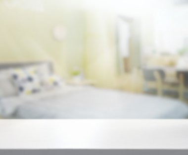 Masa üstü ve bulanıklık arka planda yatak odası