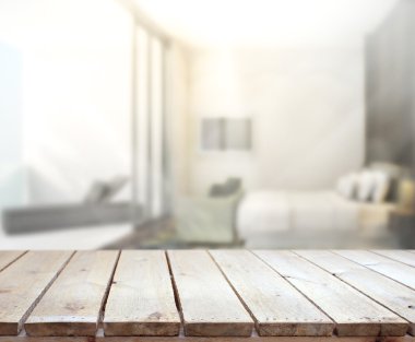 Masa üstü ve bulanıklık arka planda yatak odası