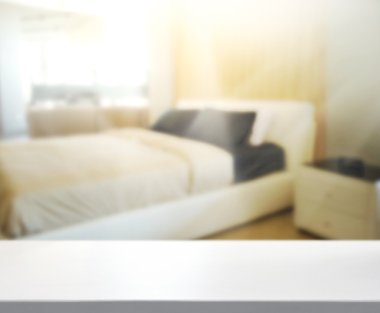 Masa üstü ve bulanıklık arka planda yatak odası