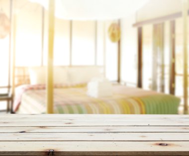 Masa üstü ve bulanıklık arka planda yatak odası