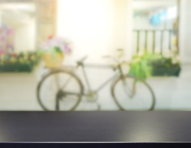 Top masa ve bina, arka plan bulanıklık