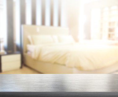 Masa üstü ve bulanıklık arka planda yatak odası