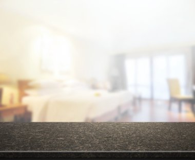 Masa üstü ve bulanıklık arka planda yatak odası