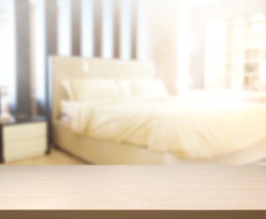 Masa üstü ve bulanıklık arka planda yatak odası