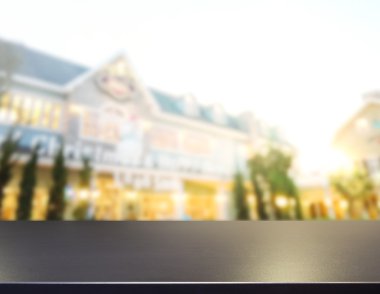 Top masa ve bina, arka plan bulanıklık