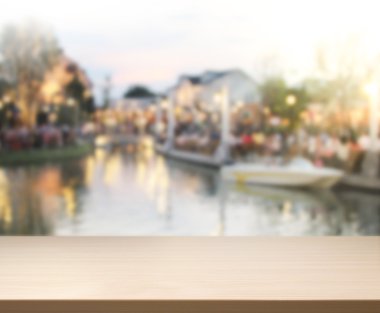 Top masa ve bina, arka plan bulanıklık