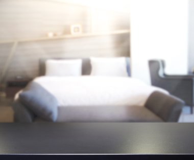 Masa üstü ve bulanıklık arka planda yatak odası