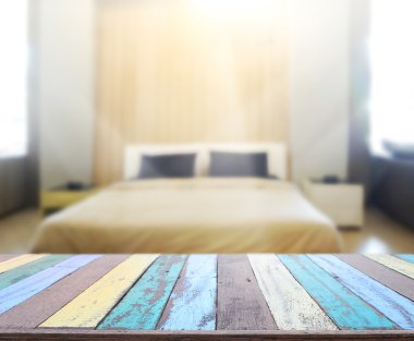 Masa üstü ve bulanıklık arka planda yatak odası