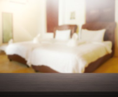 Masa üstü ve bulanıklık arka planda yatak odası