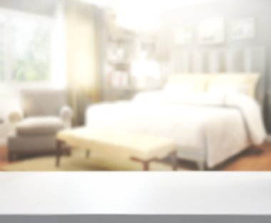 Masa üstü ve bulanıklık arka planda yatak odası