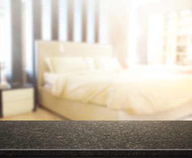 Masa üstü ve bulanıklık arka planda yatak odası