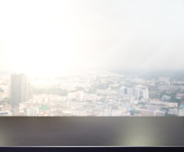 Top masa ve bina, arka plan bulanıklık