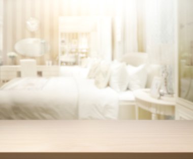 Masa üstü ve bulanıklık arka planda yatak odası