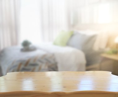 Masa üstü ve bulanıklık arka planda yatak odası
