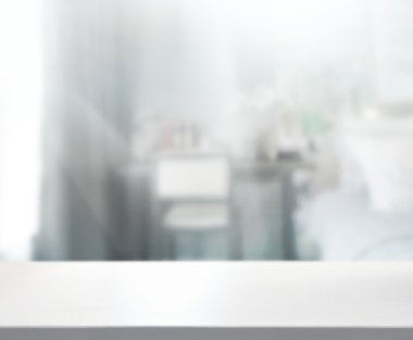 Masa üstü ve bulanıklık arka planda yatak odası