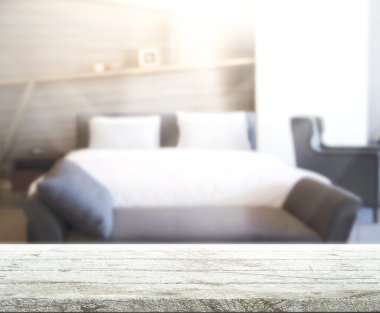 Masa üstü ve bulanıklık arka planda yatak odası