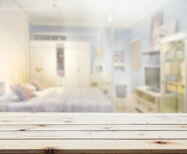 Masa üstü ve bulanıklık arka planda yatak odası