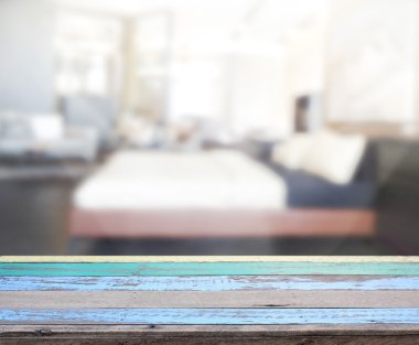 Masa üstü ve bulanıklık arka planda yatak odası