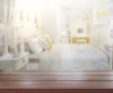 Masa üstü ve bulanıklık arka planda yatak odası