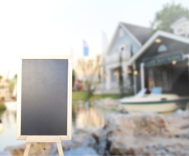 Top masa ve bina, arka plan bulanıklık