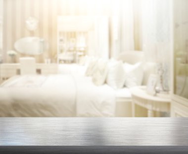 Masa üstü ve bulanıklık arka planda yatak odası