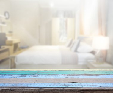 Masa üstü ve bulanıklık arka planda yatak odası