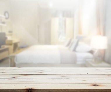 Masa üstü ve bulanıklık arka planda yatak odası