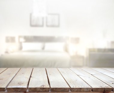 Masa üstü ve bulanıklık arka planda yatak odası