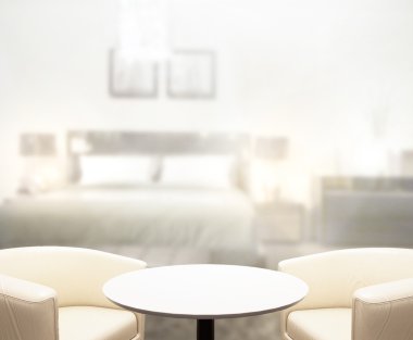 Masa üstü ve bulanıklık arka planda yatak odası