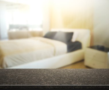 Masa üstü ve bulanıklık arka planda yatak odası