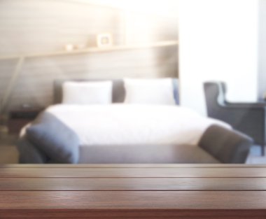 Masa üstü ve bulanıklık arka planda yatak odası