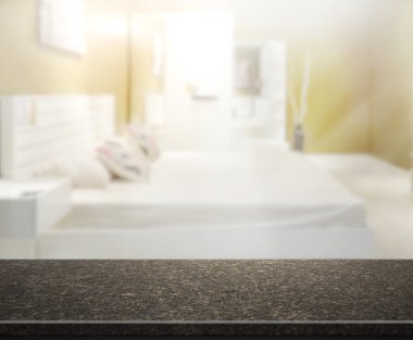 Masa üstü ve bulanıklık arka planda yatak odası