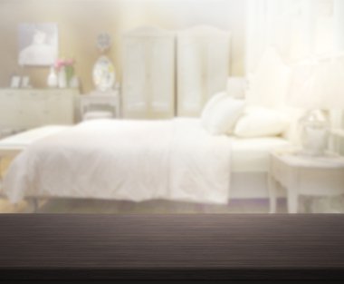 Masa üstü ve bulanıklık arka planda yatak odası