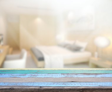 Masa üstü ve bulanıklık arka planda yatak odası